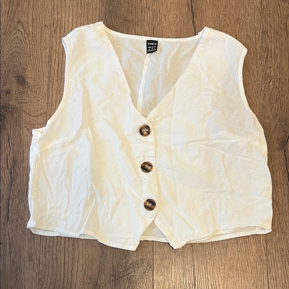 SHEIN Cream Sleeveless Buttoned Blouse